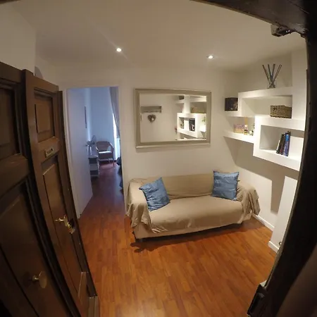 Santhome Rome Room photo